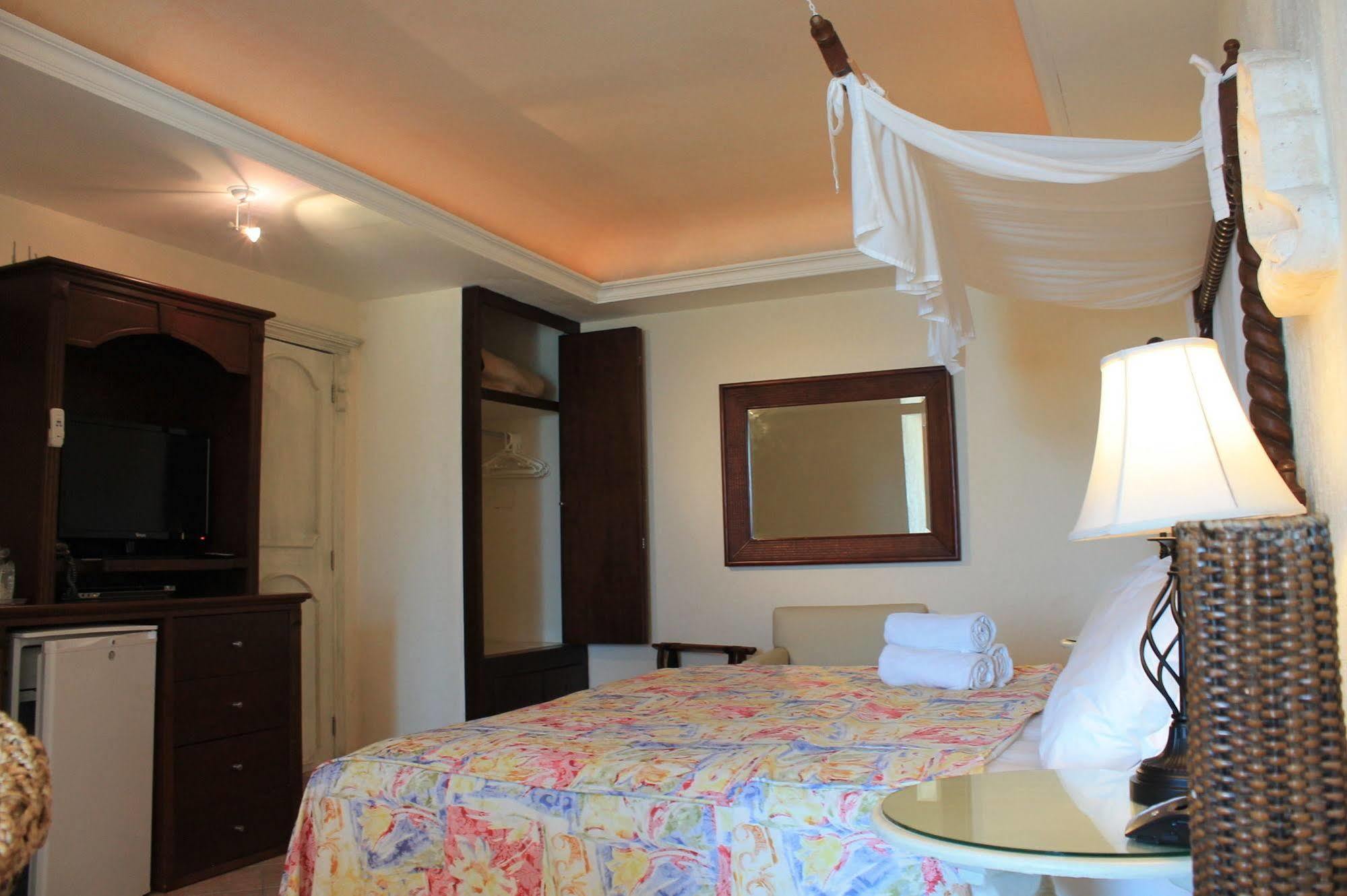 Hotel Playa La Media Luna Isla Mujeres Eksteriør bilde